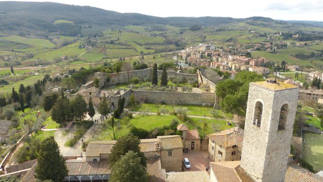 San Gimignano -  pohled na Rocca di Montestaffoli