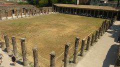 Pompeje - Quadriportico dei Teatri