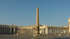 Svatopetrské náměstí - obelisk