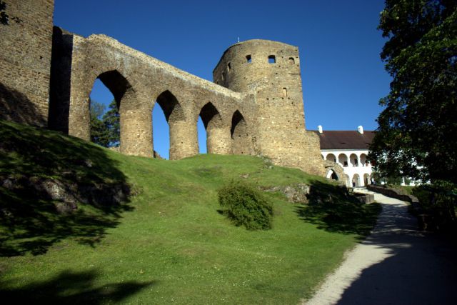 Hrad a zamek Velhratice