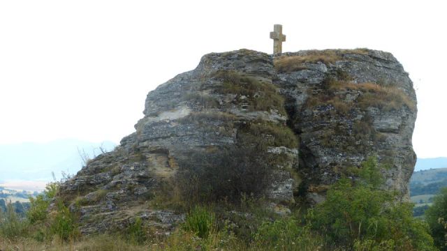 Travertinový kříž u Bešeňové