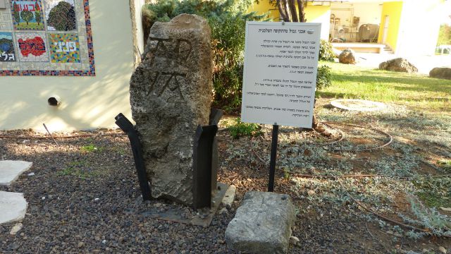 Křižácký kámen u města Akko