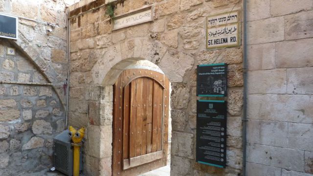 Jeruzalém - Svatý hrob - vstup do areálu