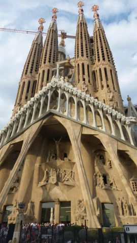 Barcelona - Sagrada Família - věže nad vstupem