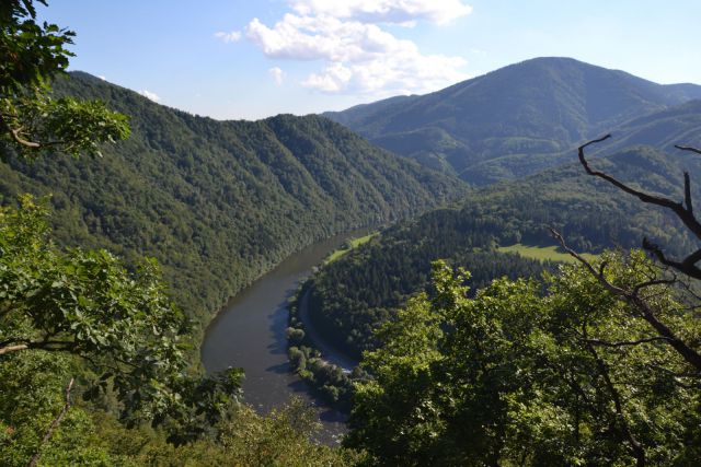 13 08 05 16.44.37  Řeka Váh od Starého Hradu nad Strečnom