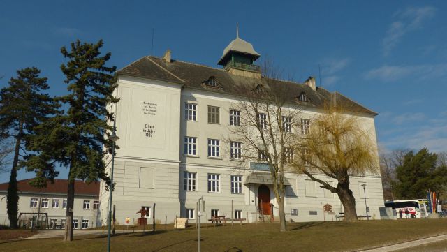 Ernstbrunn - škola