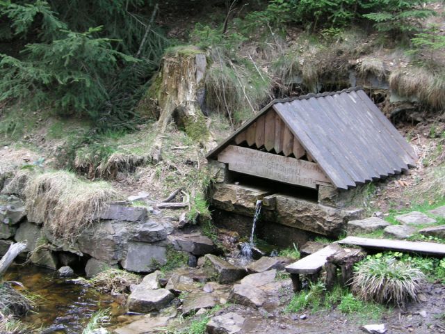 05 04 24 14.28.20 Setonova studánka před 8 lety