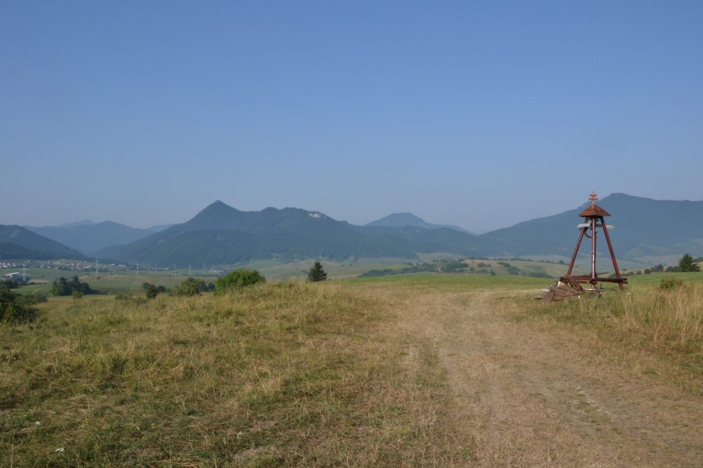 Komjatským chotárom