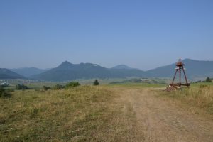 Komjatským chotárom