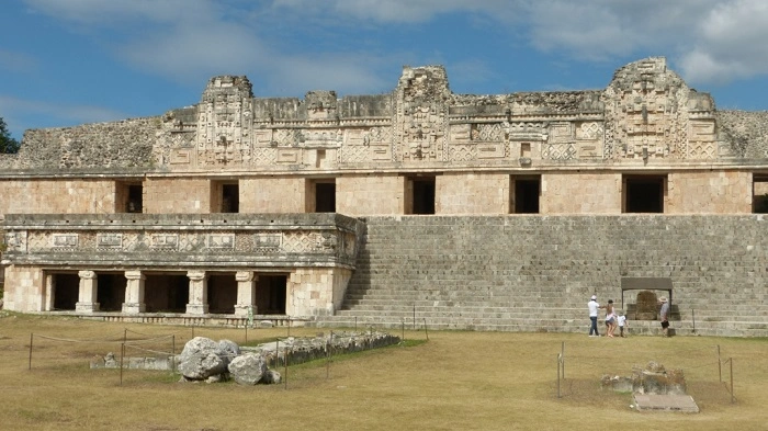 Palác guvernéra v Uxmalu – ukázka mayské architektury v Puuc stylu, památka UNESCO na Yucatánu.