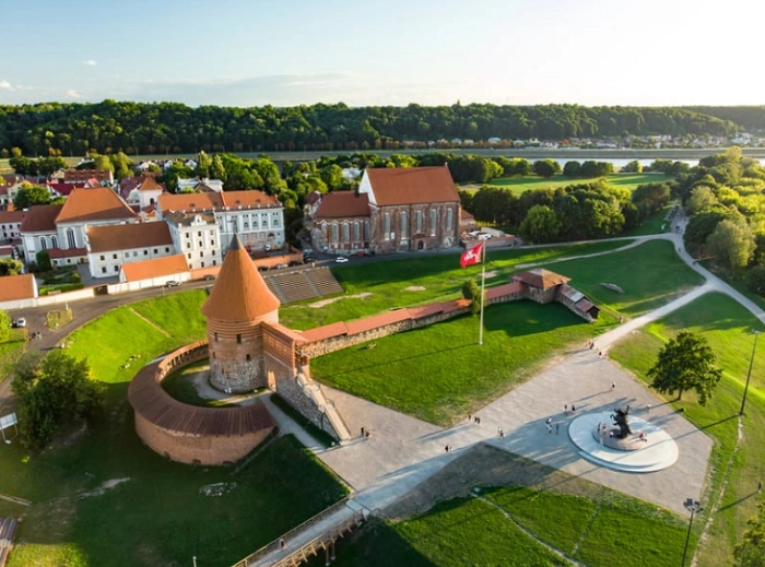 Letecký pohled na hrad Kaunas v Litvě – historické místo a zastávka na geocachingové výpravě směrem k finskému Mega eventu.