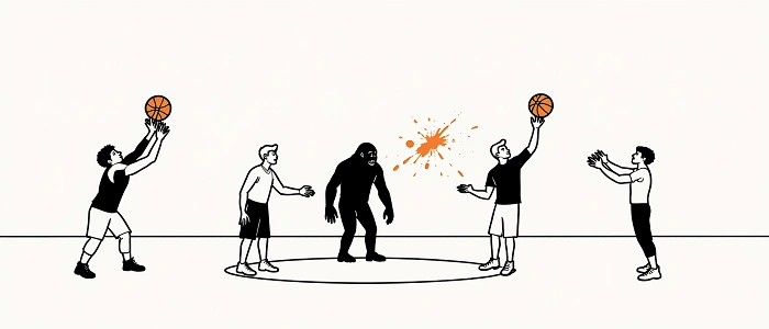 Ilustrace experimentu s gorilou uprostřed skupiny lidí hrajících basketbal – metafora nevšímavostní slepoty v geocachingu.