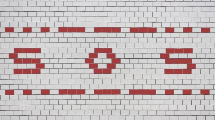 Historická ilustrace prvního telegrafu a vysílání signálu SOS, symbol začátků moderní komunikace.