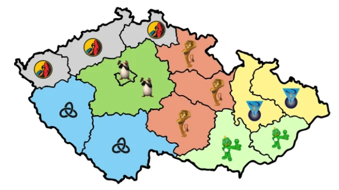 Mapa České republiky s rozdělením krajů podle působnosti jednotlivých geocaching reviewerů, znázorněná pomocí ikon jednotlivých reviewerů.